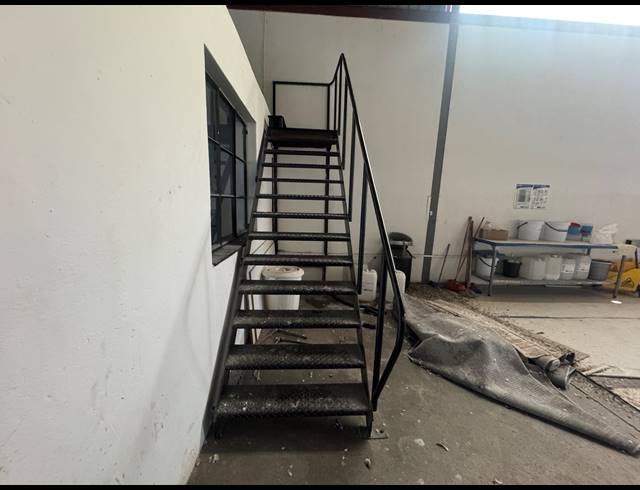 715M² WAREHOUSE TO LET IN WYNBERG